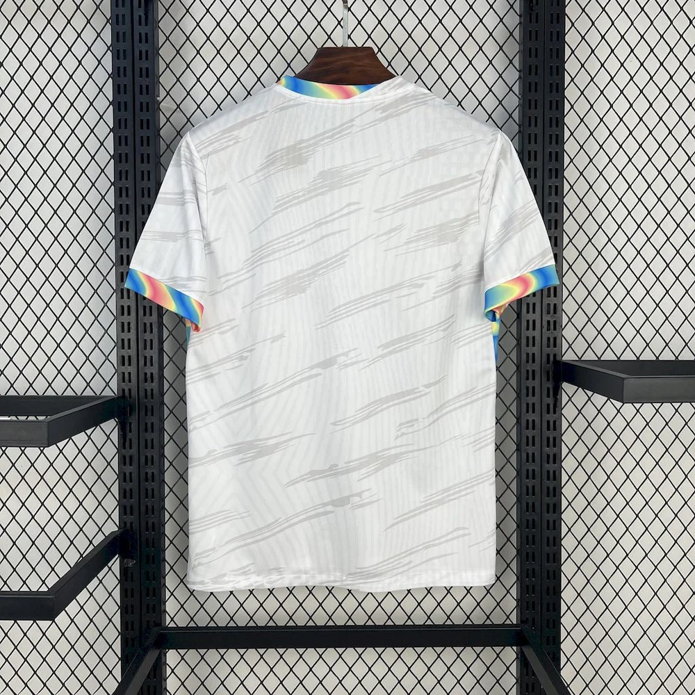 Barcelona White Chrome Kit alternate view