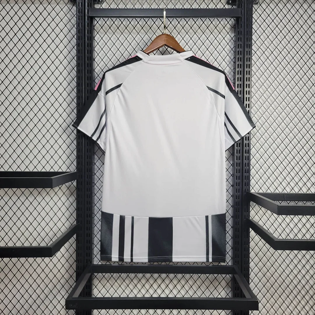 2025/2026 Juventus Home Football Shirt alternate view